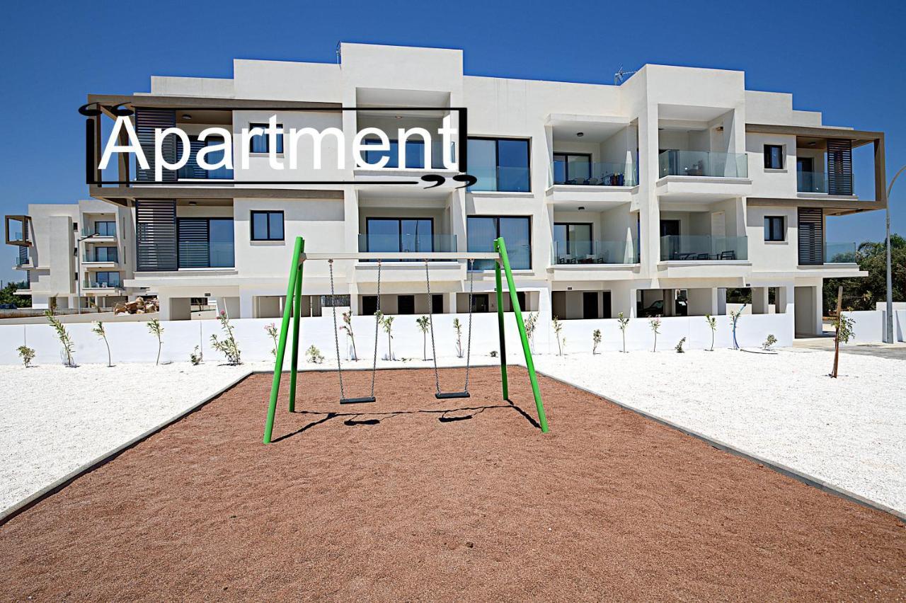 Golden Tree Apartment Paralimni Exterior photo