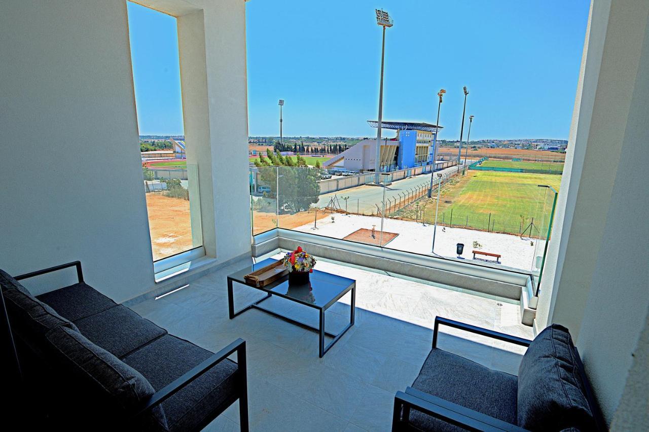 Golden Tree Apartment Paralimni Exterior photo