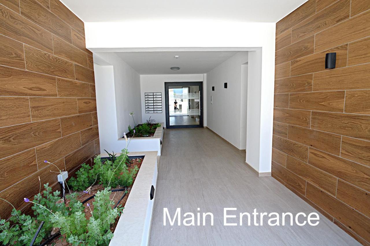 Golden Tree Apartment Paralimni Exterior photo